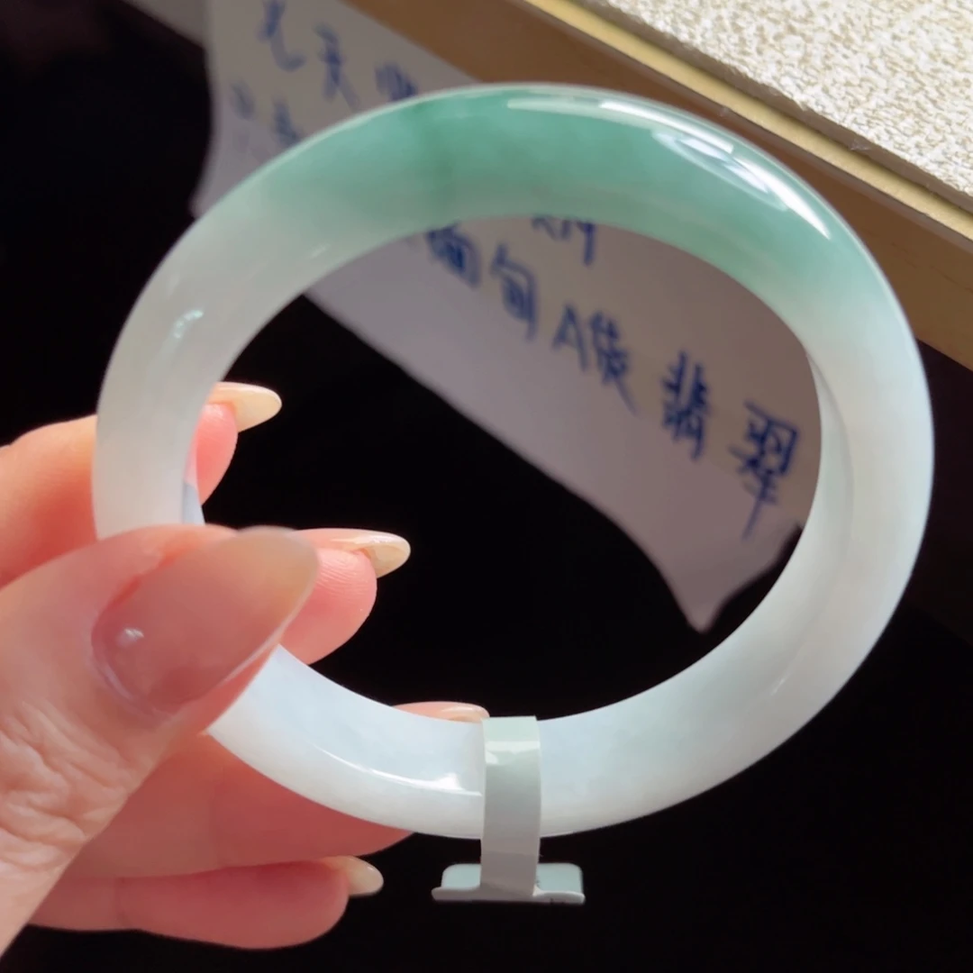 未镶嵌手镯翡翠手镯