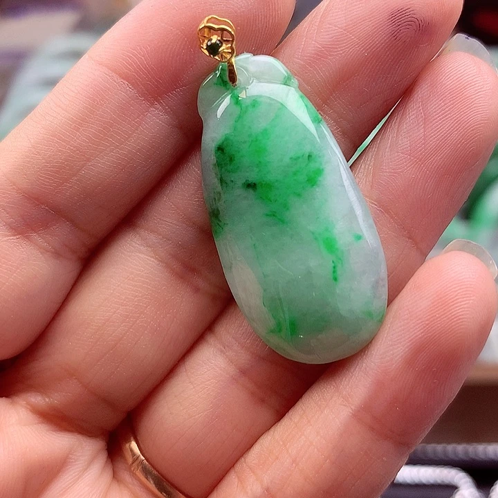 翡翠18K金镶嵌颈饰翡翠