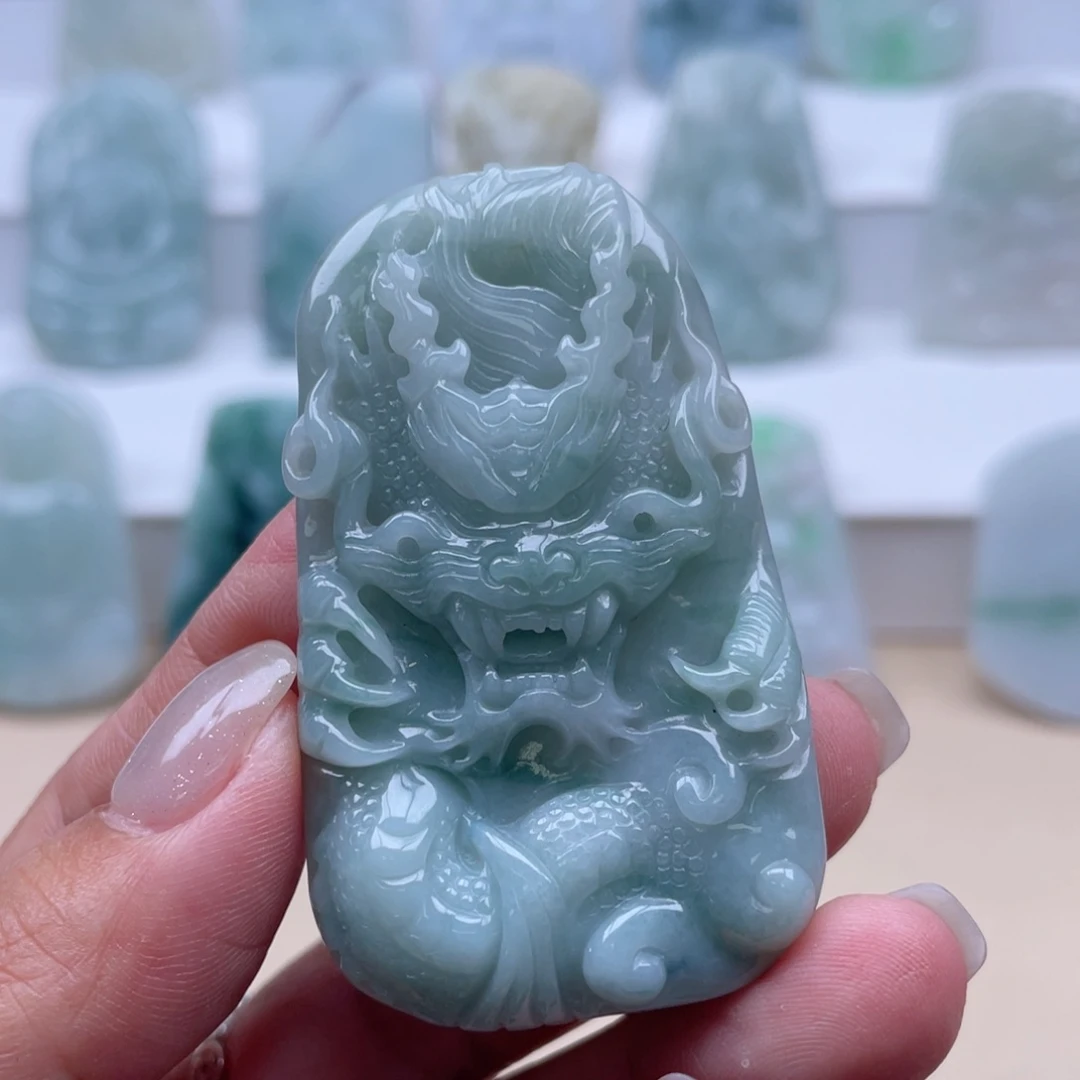 颈饰未镶嵌翡翠龙牌