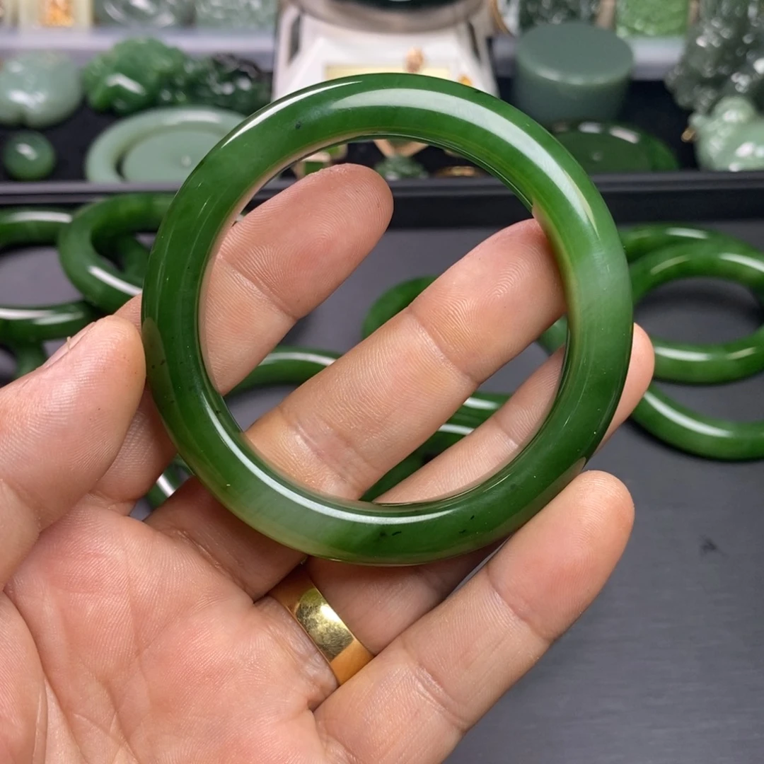 草***果和田玉（碧玉）手镯未镶嵌