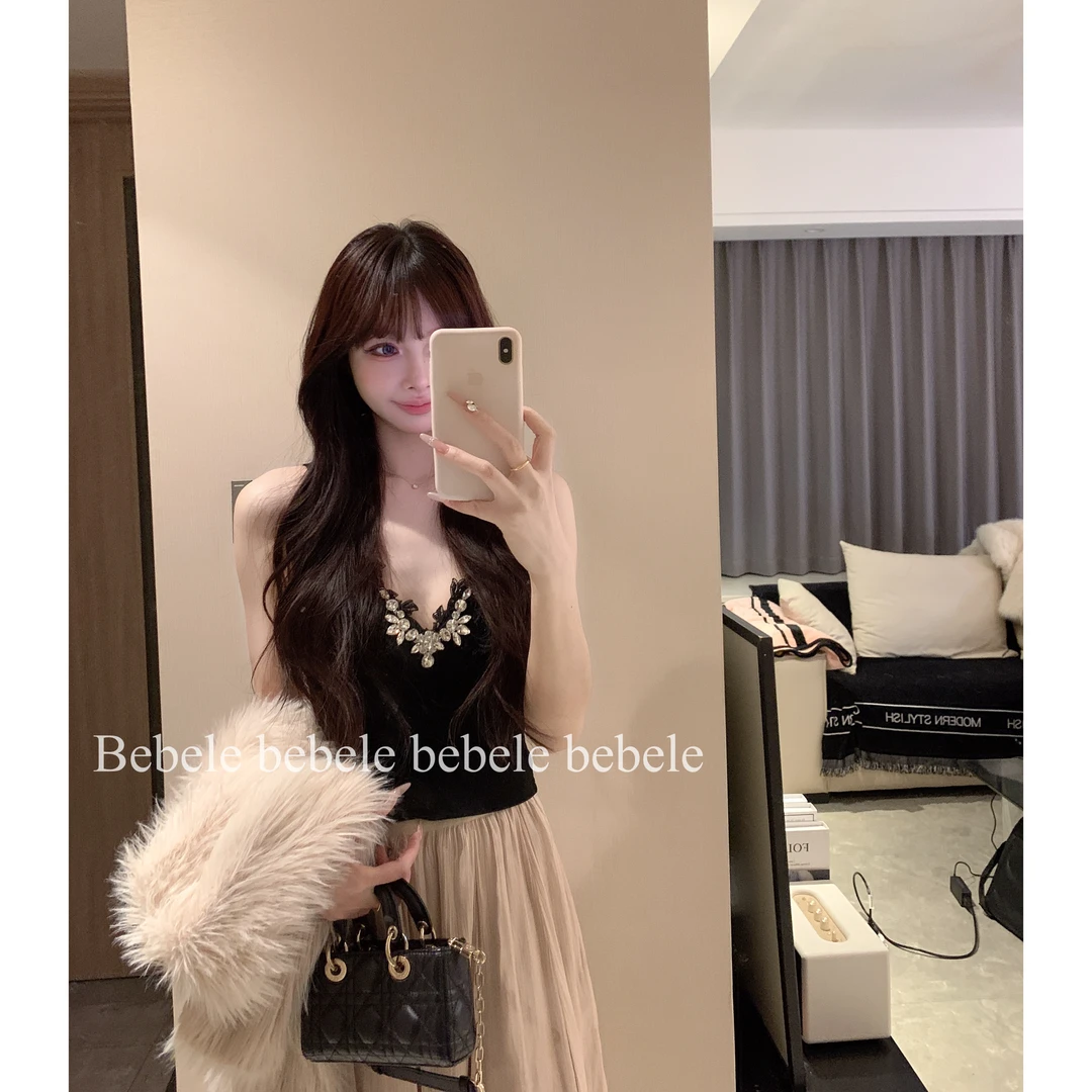 Bebele【小心机】显瘦神器！不挑人带胸垫韩模性感辣妹深V吊带