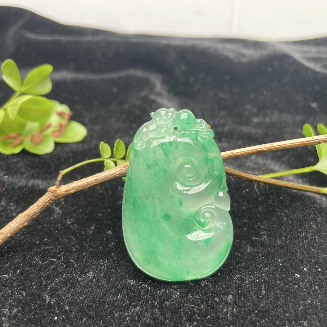 天然非洲翠冰透飘绿玉如意