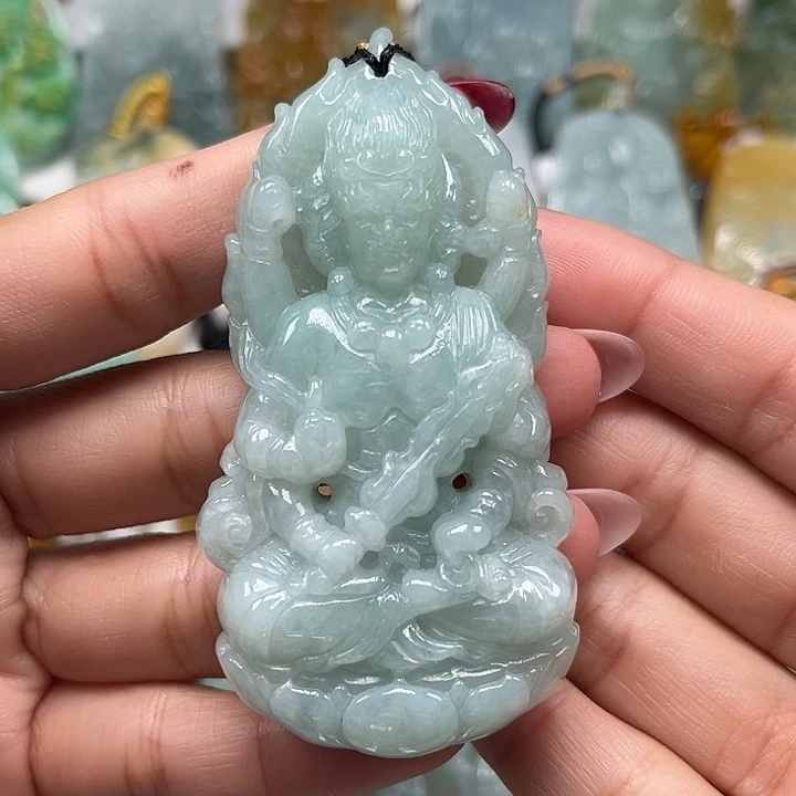 翡翠未镶嵌颈饰不动明王