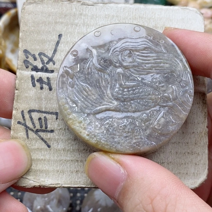 颈饰未镶嵌硅化珊瑚（珊瑚玉）灯**珊