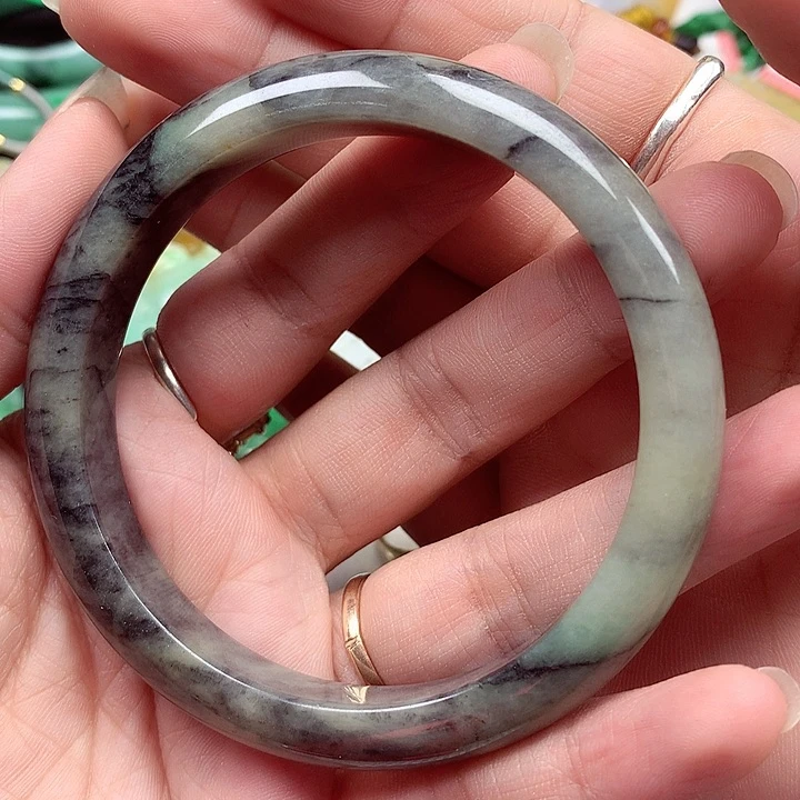 翡翠手镯未镶嵌翡翠