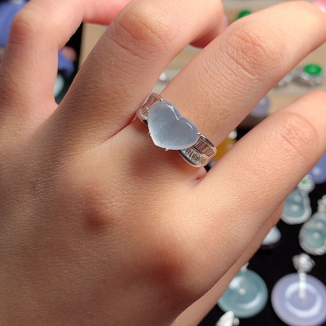 18K金镶嵌挂件翡翠