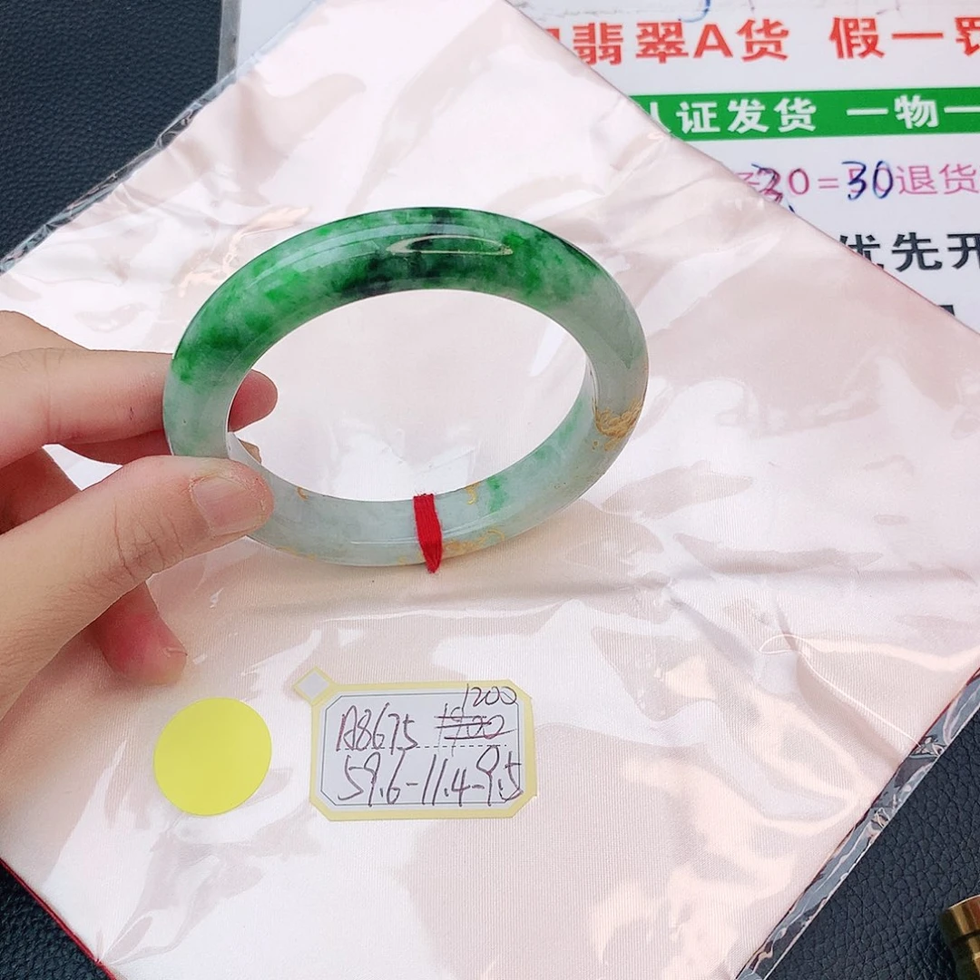 翡翠手镯未镶嵌翡翠