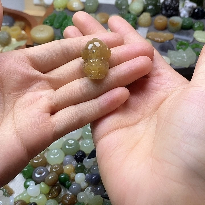 未镶嵌和田玉挂件貔貅