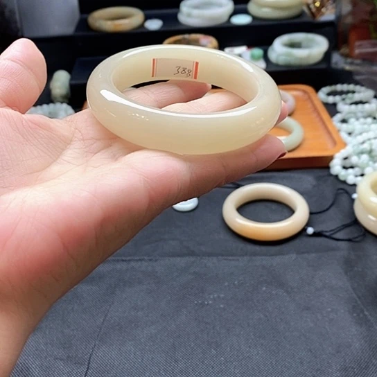 未镶嵌手镯石英质玉溪