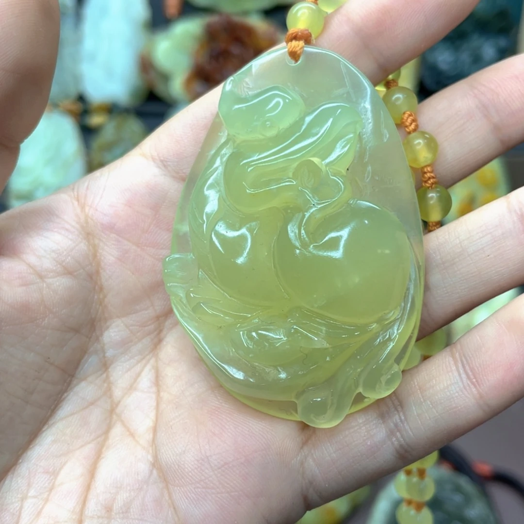 蛇纹石玉颈饰未镶嵌