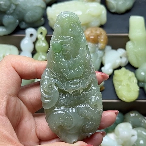 和田玉未镶嵌颈饰随**飞