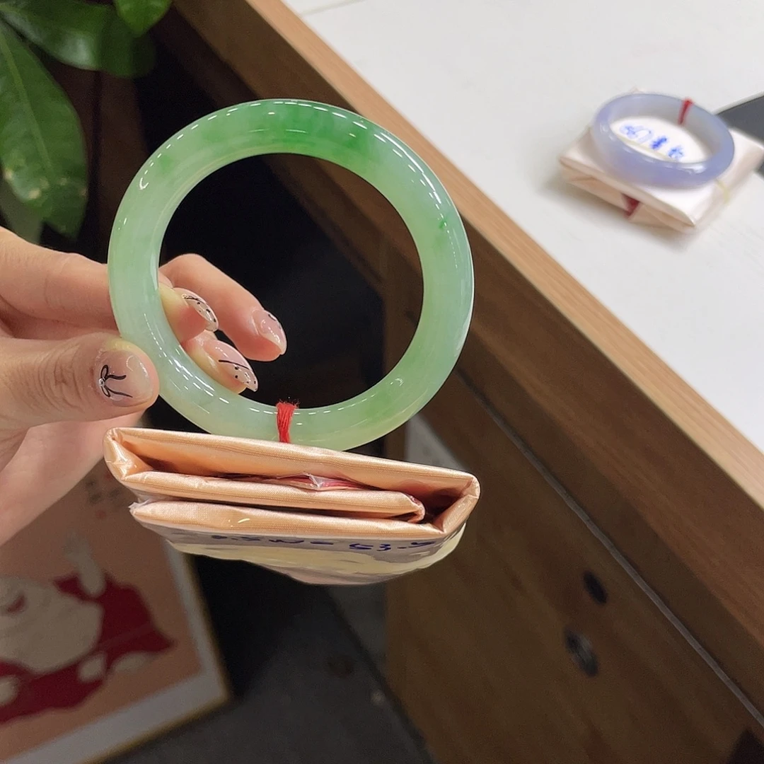 翡翠未镶嵌手镯70 号