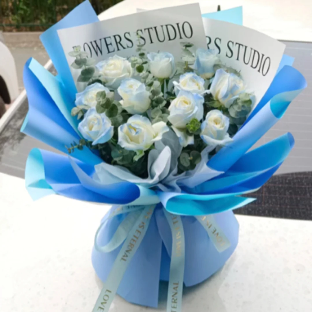 （浩晨）11支碎冰蓝尤加利混搭花束