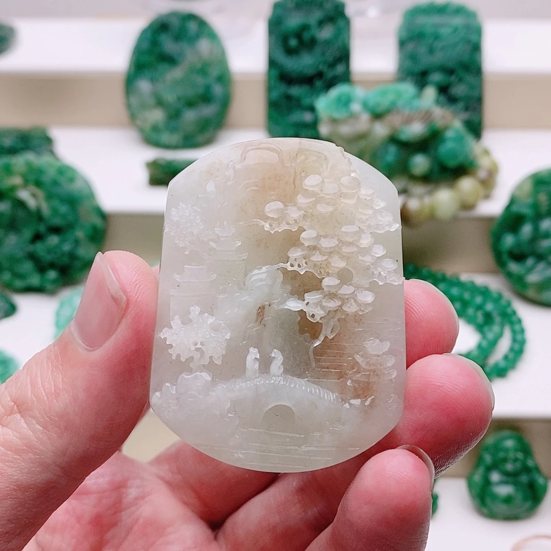 用***4独山玉未镶嵌吊坠