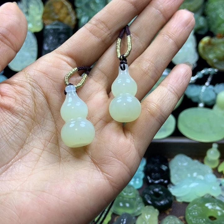 【闪购商品】蛇纹石玉颈饰未镶嵌