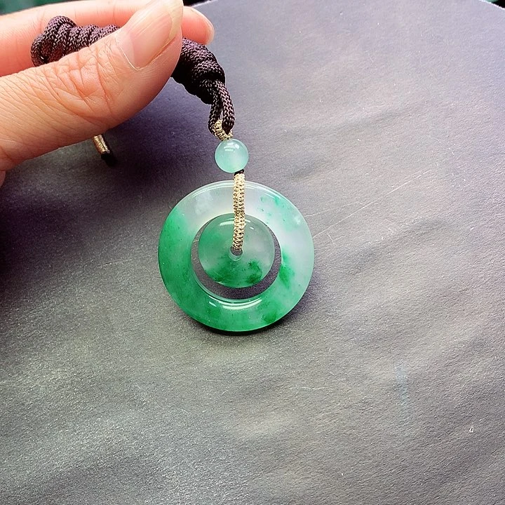 颈饰未镶嵌石英质玉