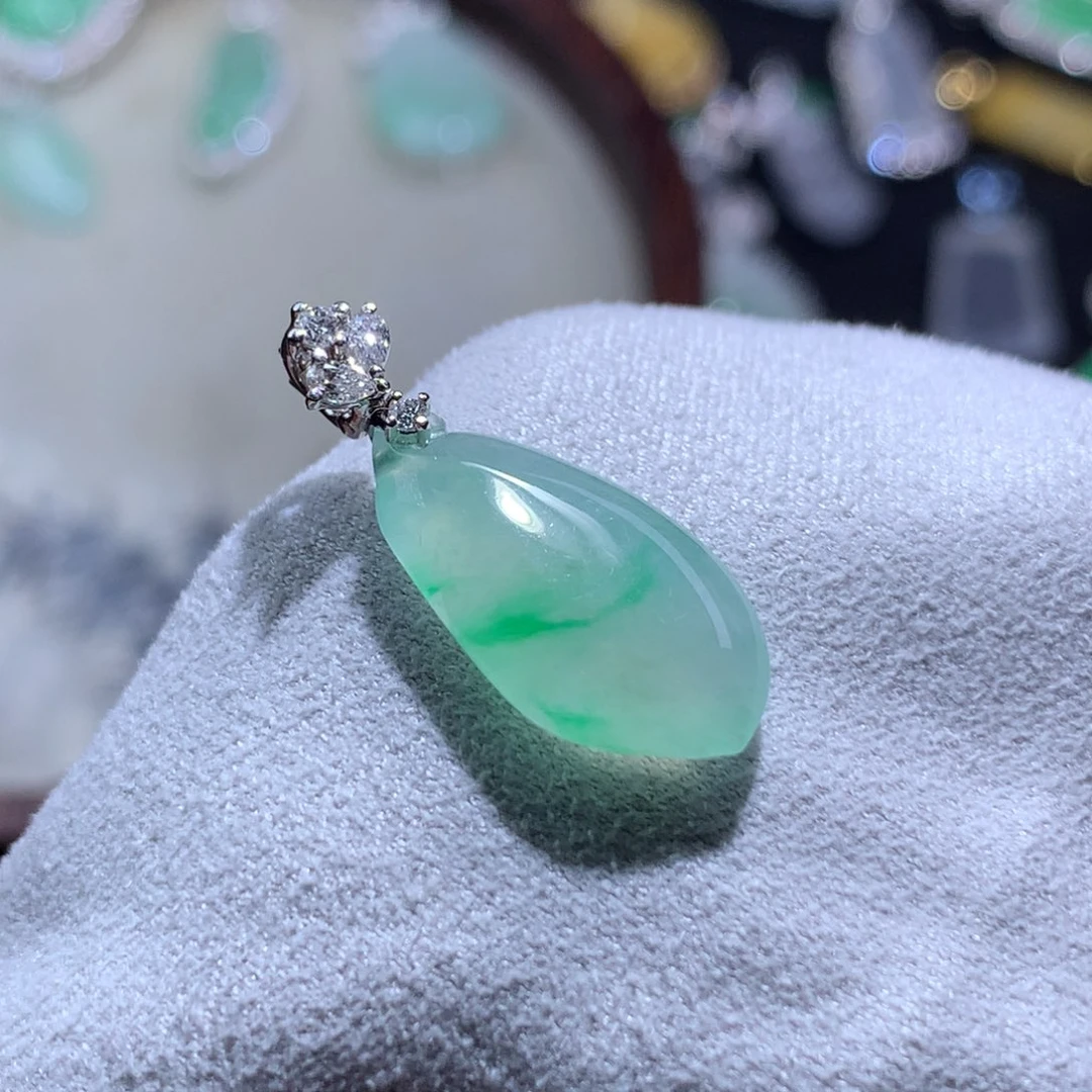 翡翠18K金镶嵌颈饰冰底金丝翠素镶福瓜