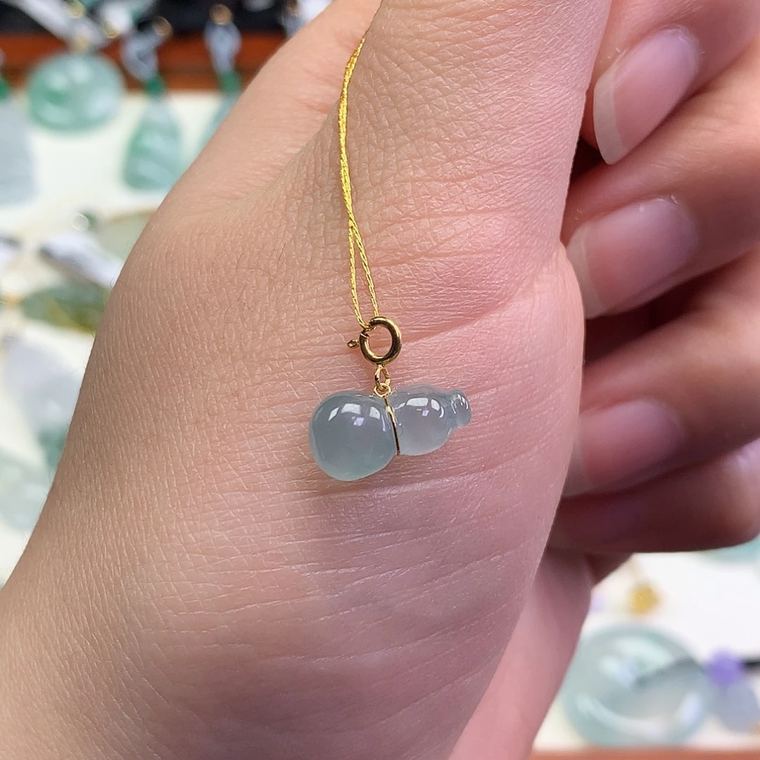 翡翠18K金镶嵌颈饰