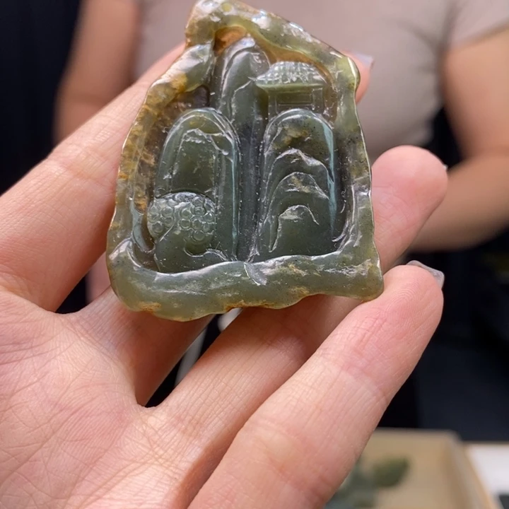 岫岩河磨玉（透闪石质玉）颈饰未镶嵌