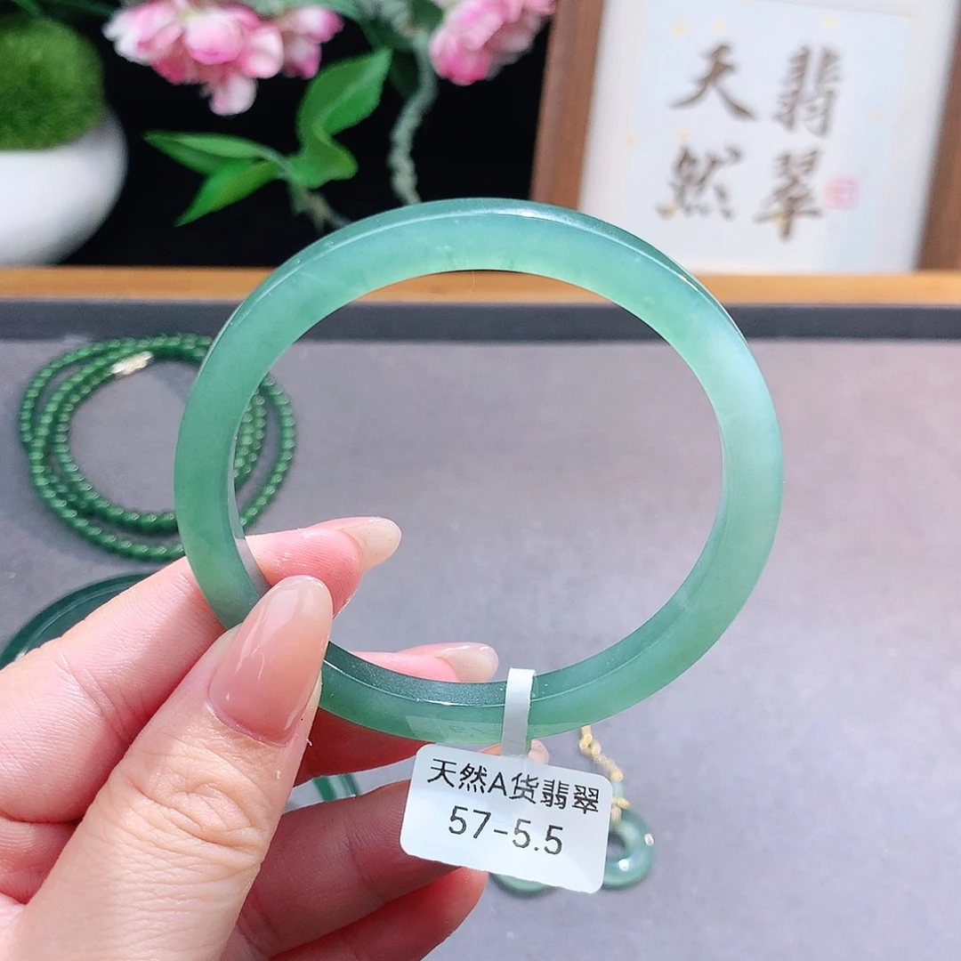 未镶嵌手镯（圆镯）翡翠