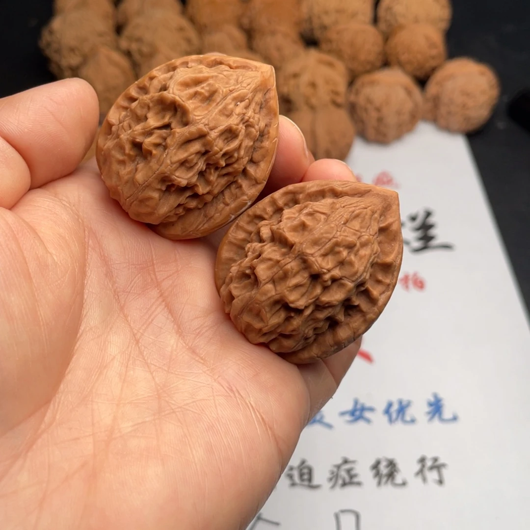 文玩核桃吊坠642。35大红袍