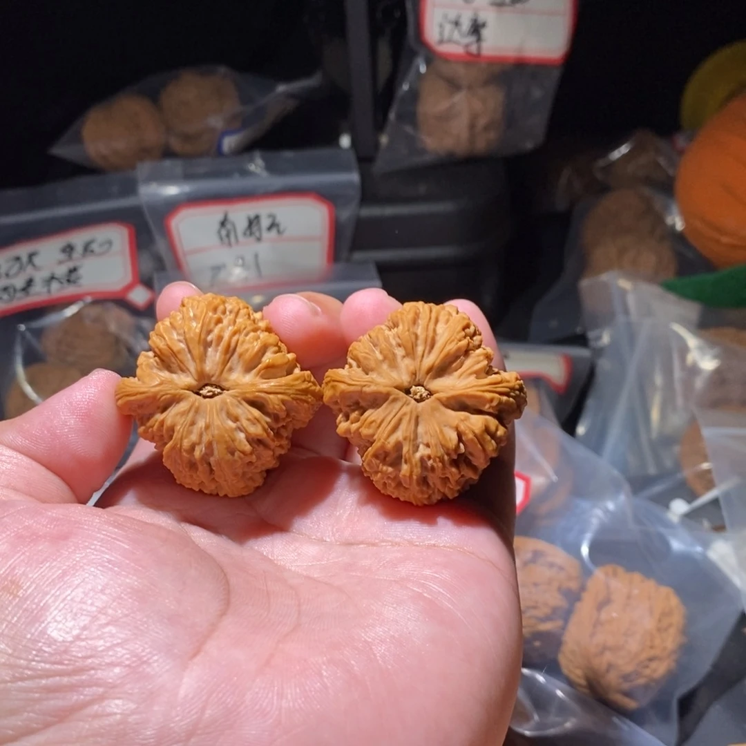 慎***.文玩核桃吊坠39全品三角南疆