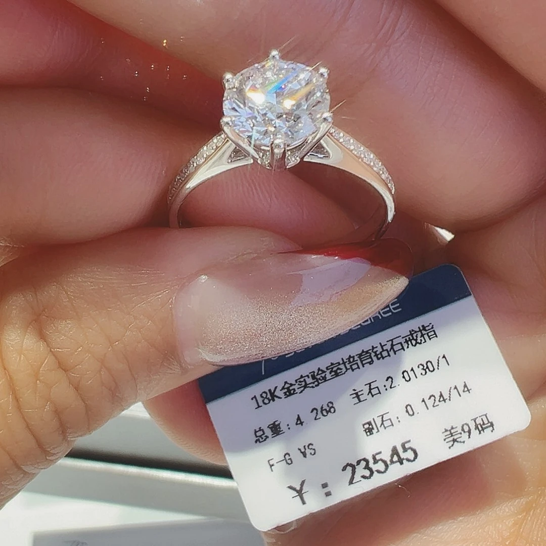 实验室培育钻石18K金镶嵌?**?2.013ct