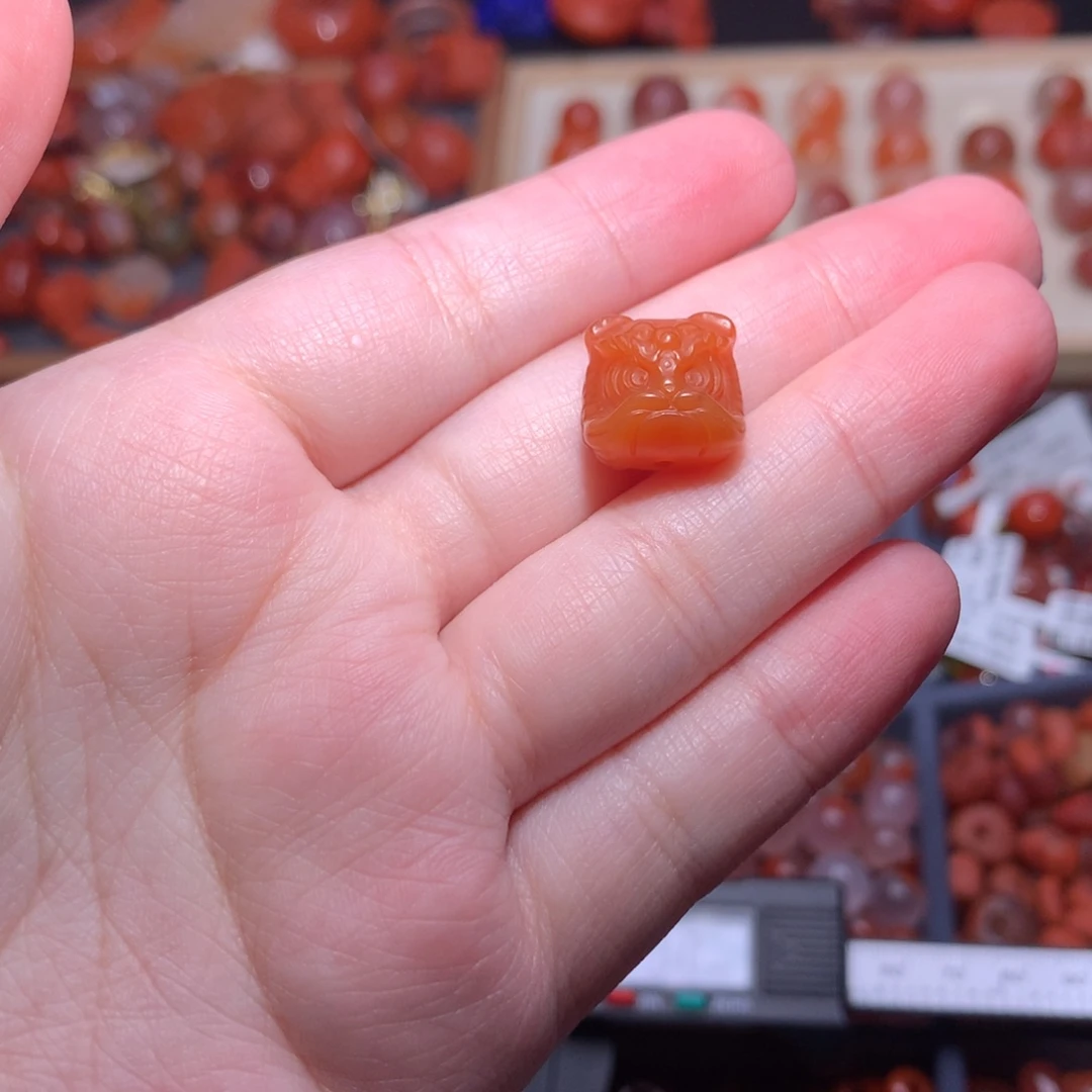 南红玛瑙未镶嵌珠宝半成品醒狮