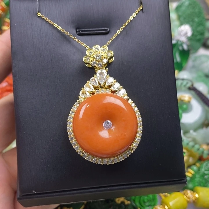 翡翠未镶嵌吊坠(赠链)