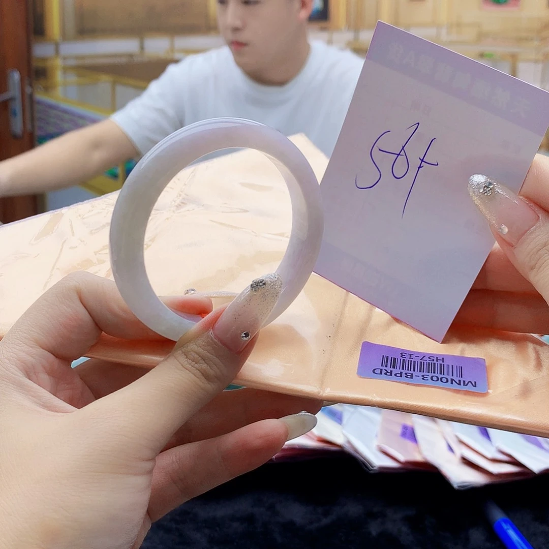 翡翠手镯未镶嵌0……