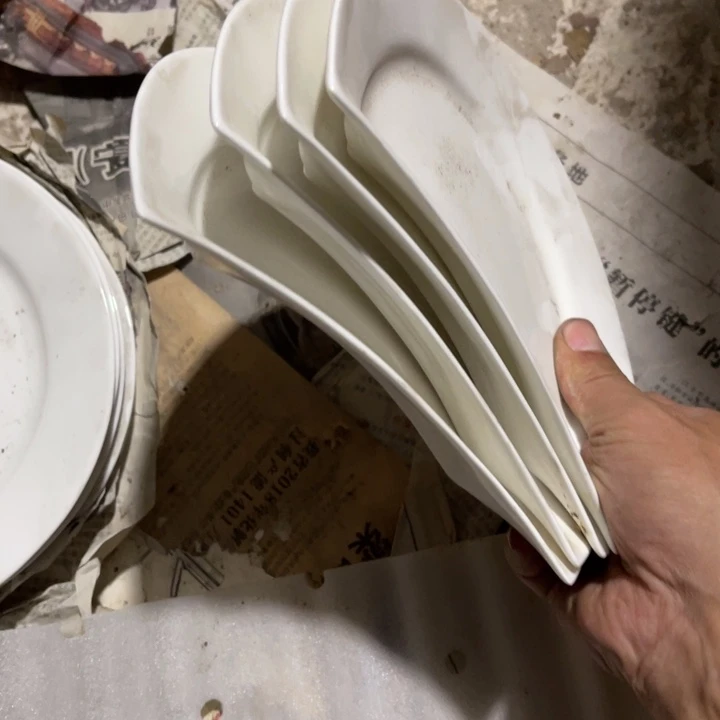 瓷其他骨瓷月亮盘4个