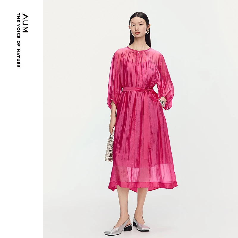 AUM夏日漫游古典雅致非凡洋红收腰桑蚕丝优雅长款连衣裙M1FZ25526