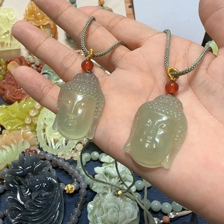 未镶嵌蛇纹石玉吊坠
