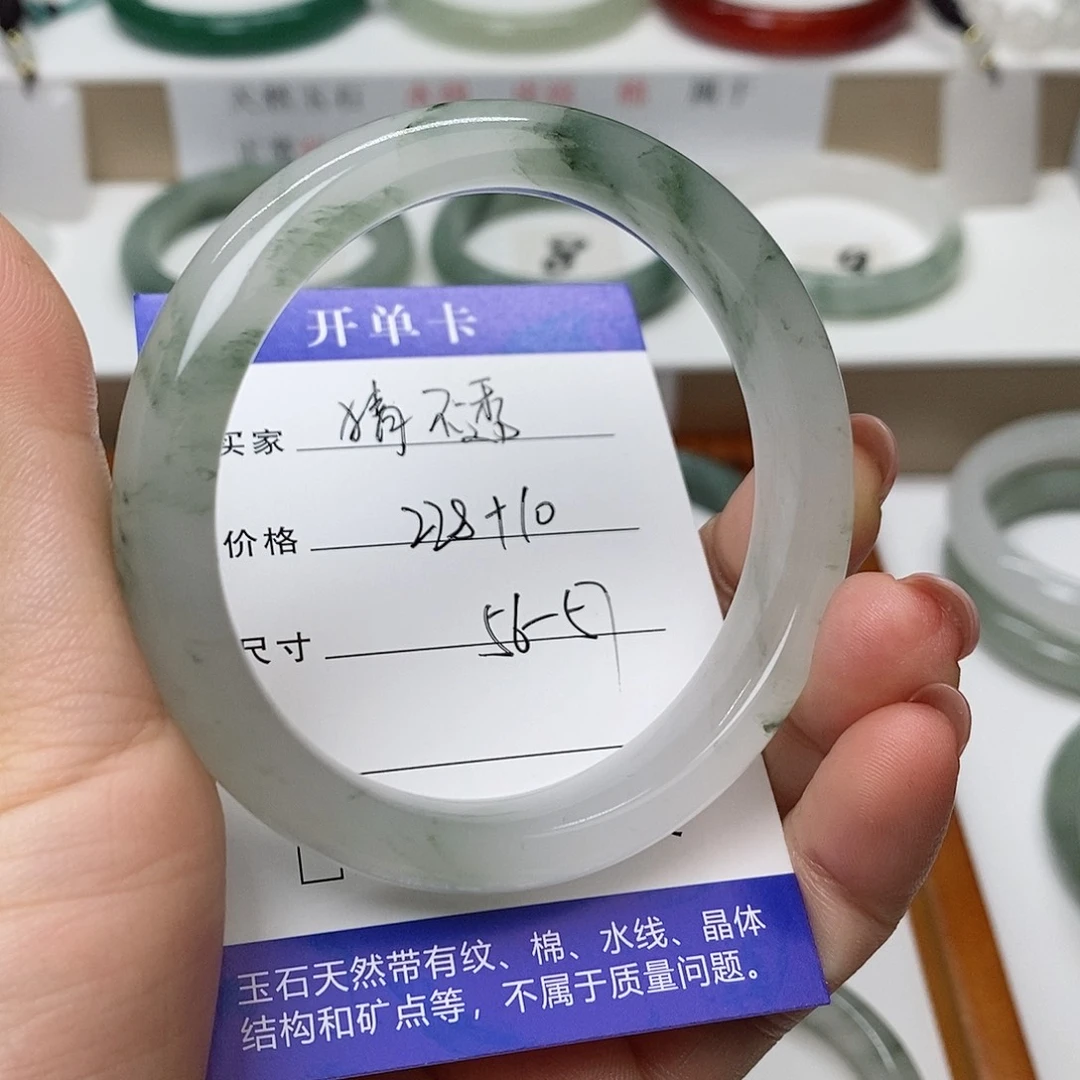 猜***透未镶嵌手镯石英质玉