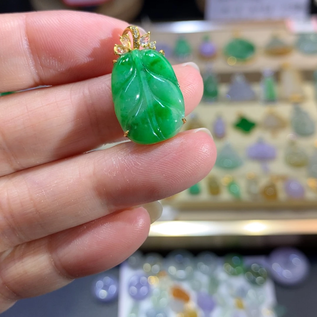 翡翠18K金镶嵌颈饰