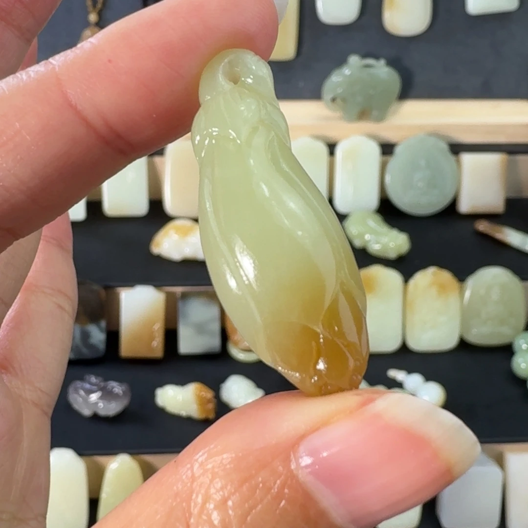 追***6和田玉未镶嵌颈饰