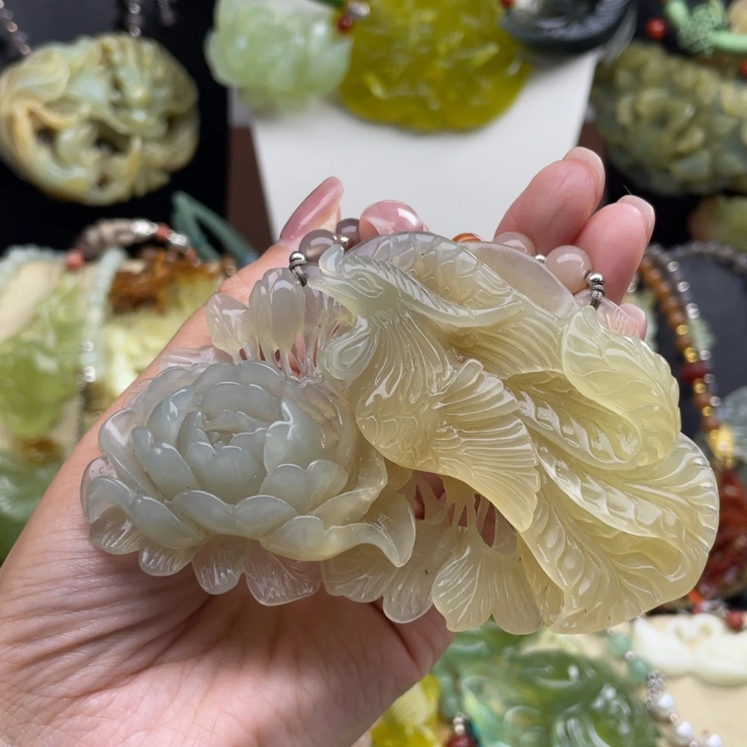 蛇纹石玉未镶嵌颈饰