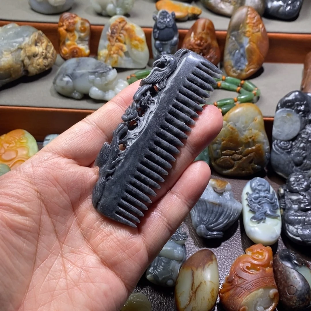 和田玉未镶嵌把件