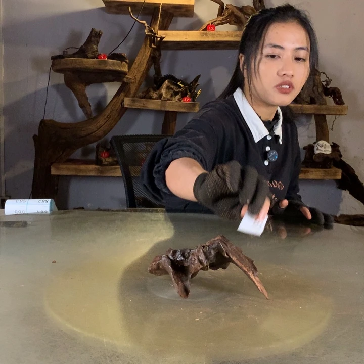 向***空天然的云南紫柚木会黄水