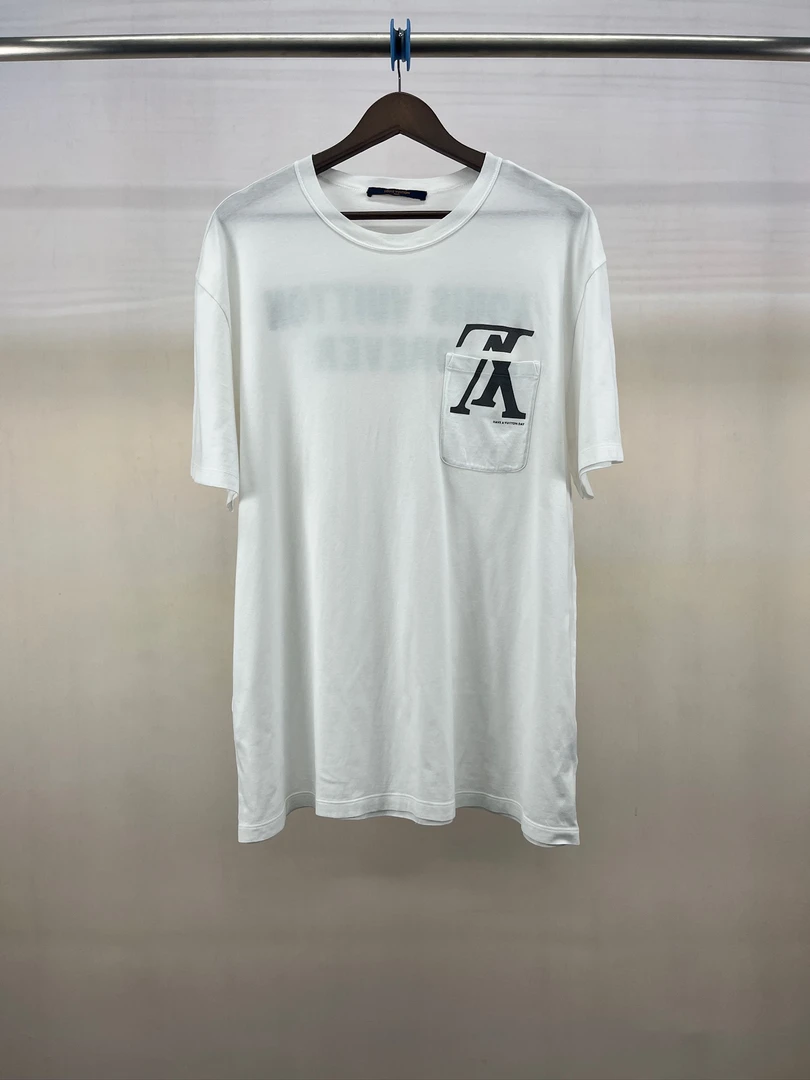 99新 LouisVuitton/路易威登 口袋反转logo短袖/XL码/M9332