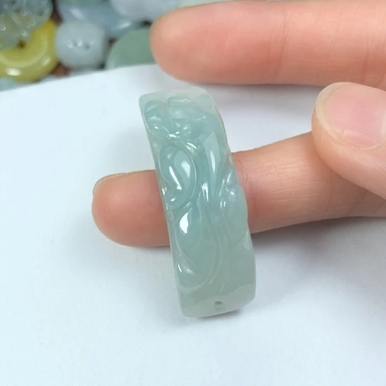 翡翠未镶嵌颈饰缅甸A货