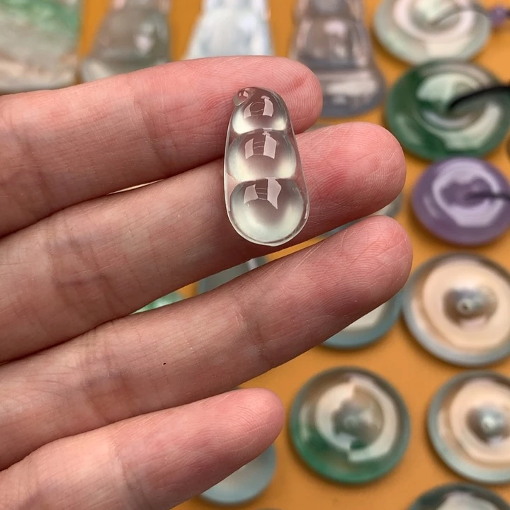 颈饰未镶嵌翡翠….