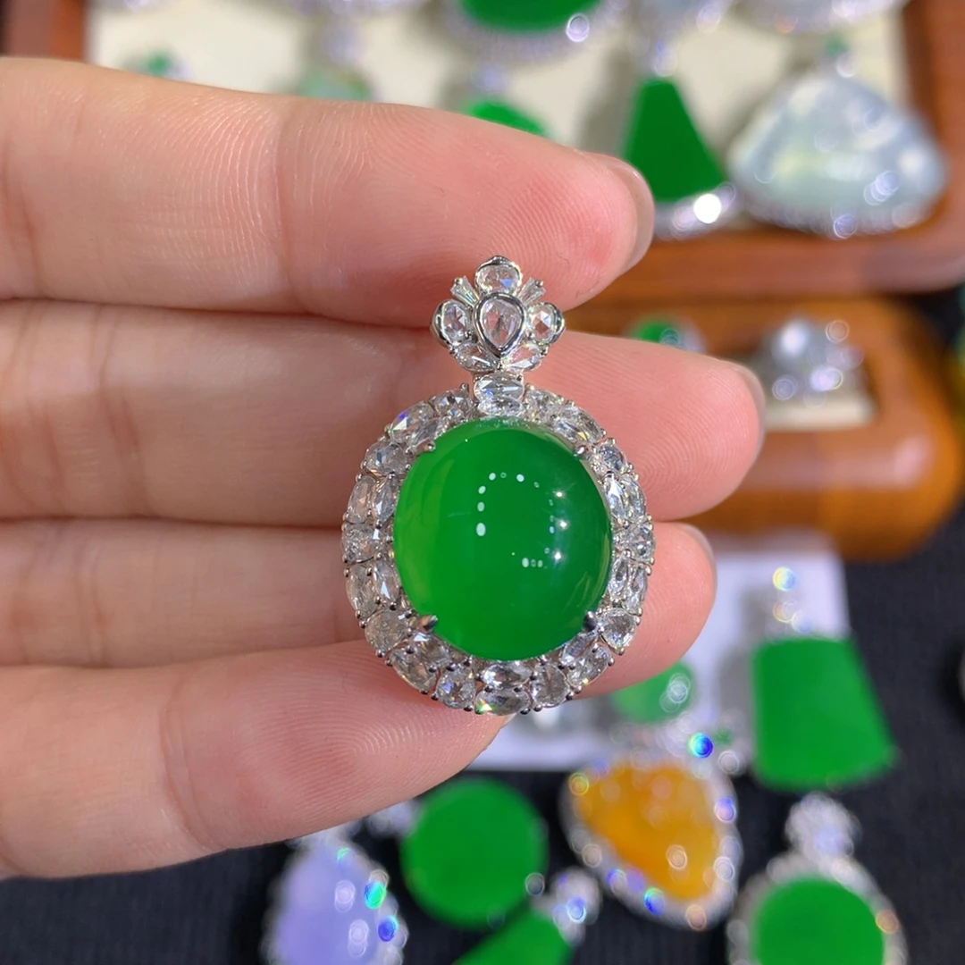 快***✧翡翠18K金镶嵌颈饰