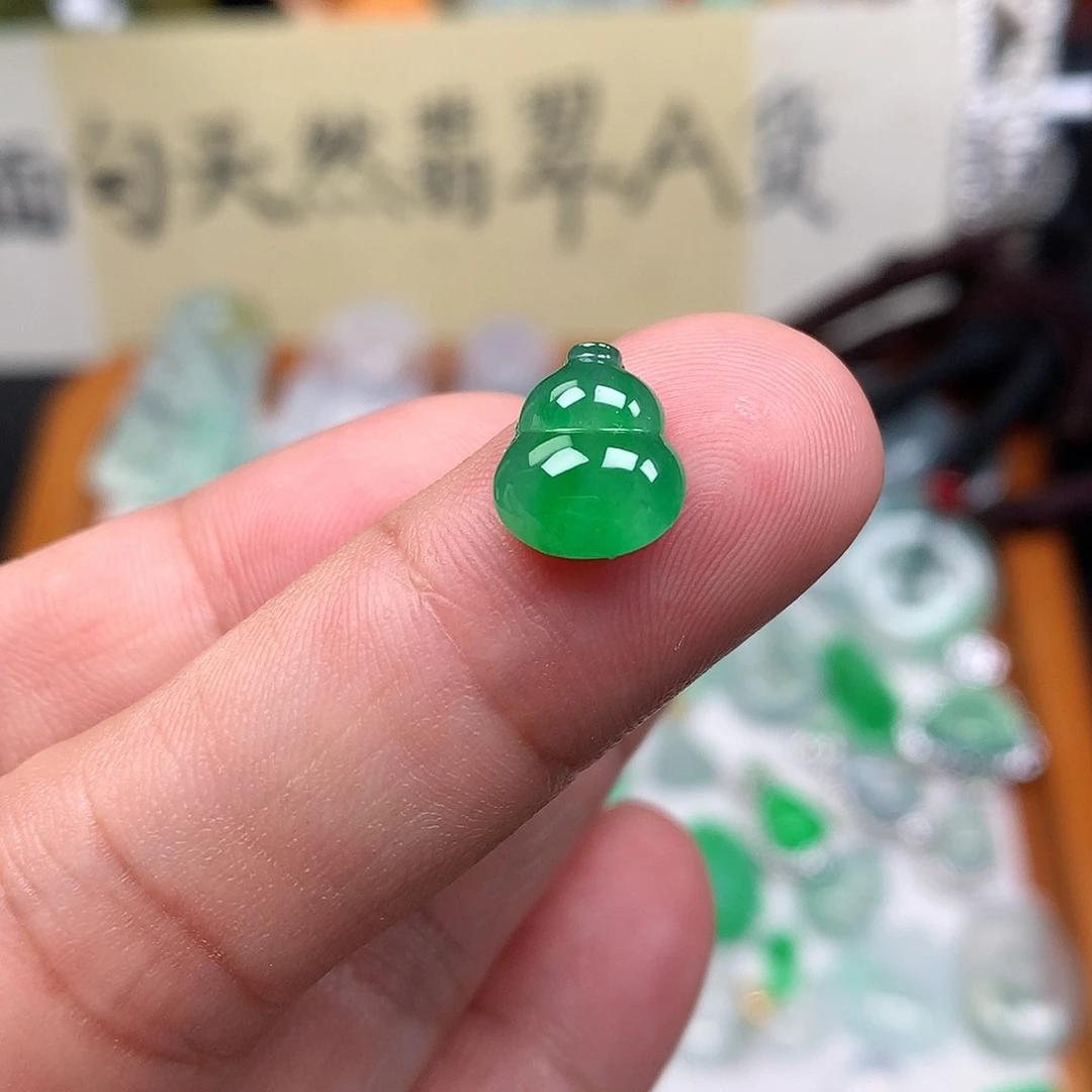 翡翠裸石缅甸天然A货翡翠阳绿葫芦