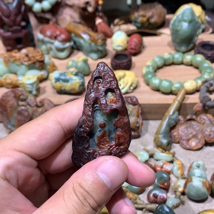 未镶嵌岫岩河磨玉（透闪石质玉）挂件