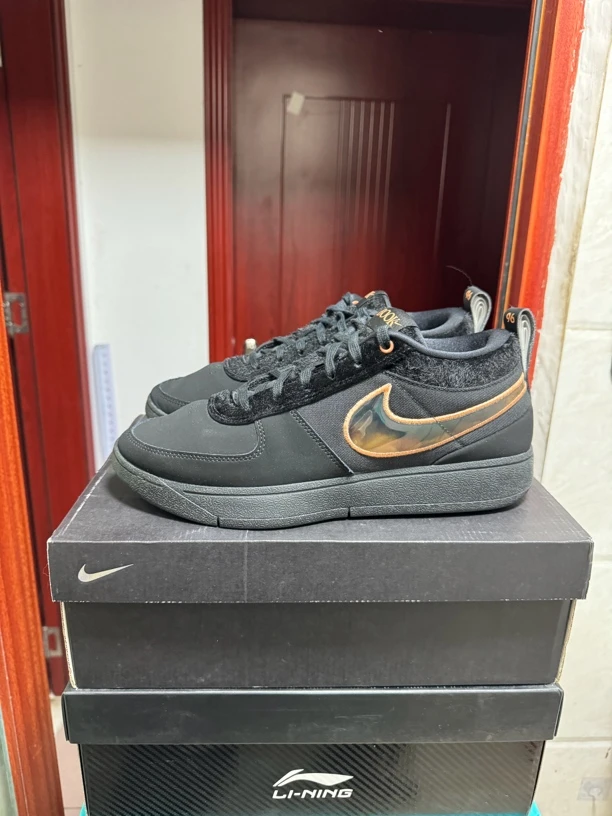 44.5码 布克1 黑橙 99新成色 无原盒 篮球鞋