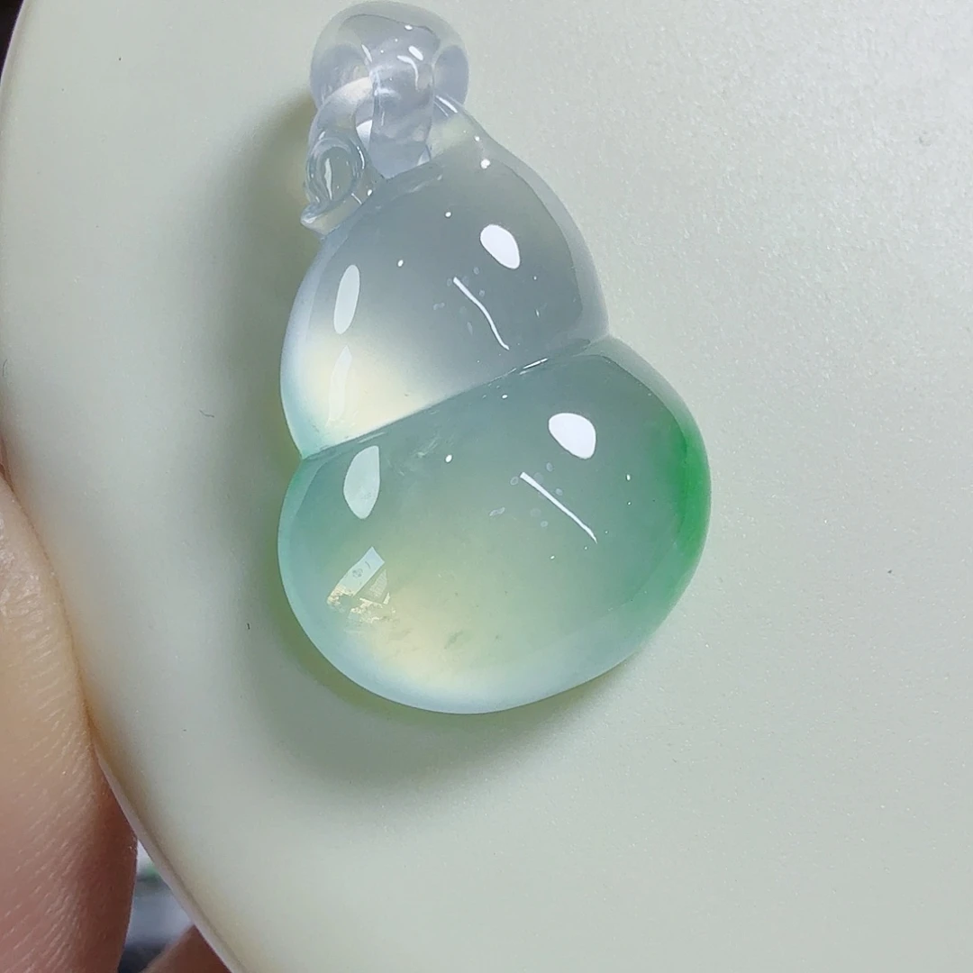 翡翠未镶嵌颈饰连环葫芦