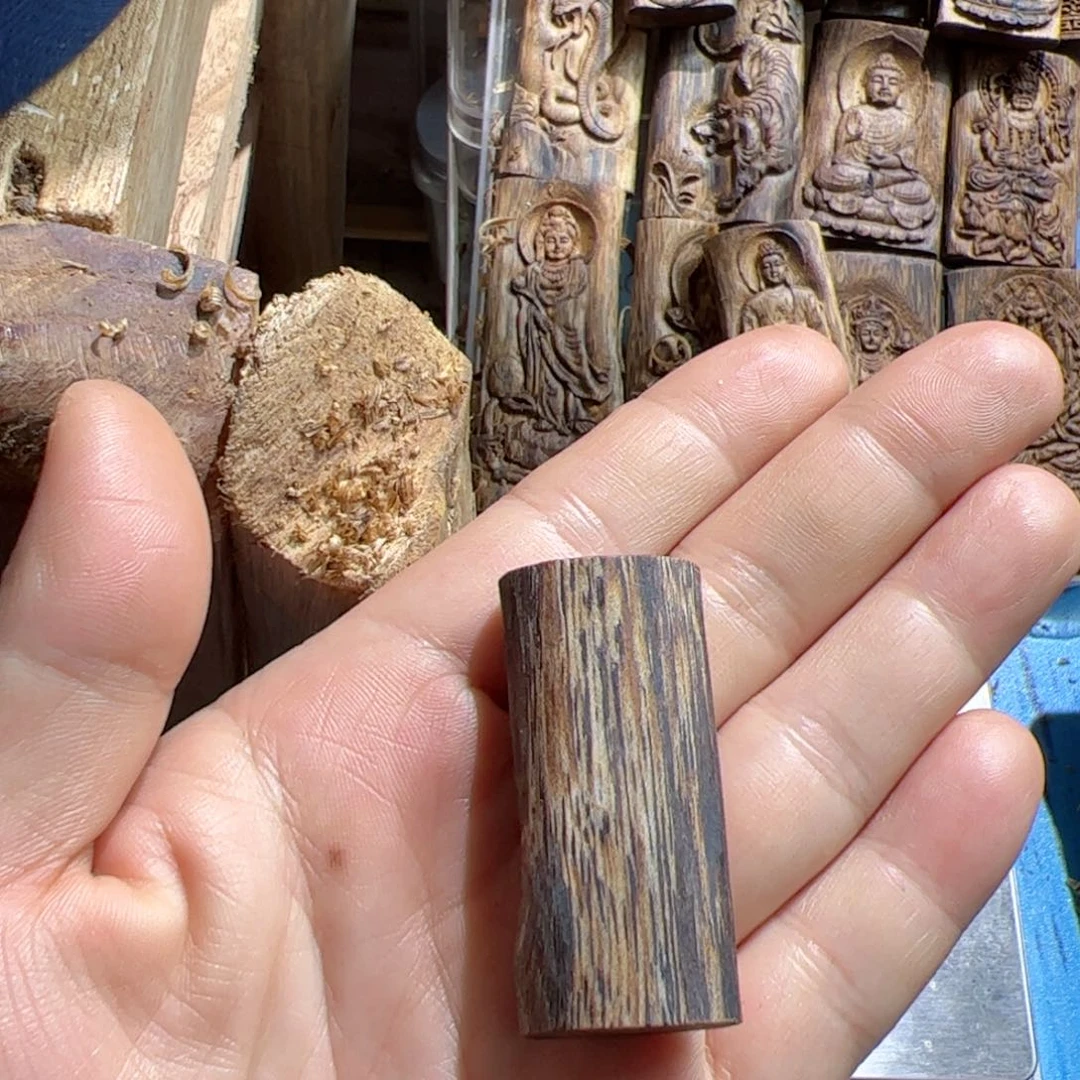 沉香吊坠白棋素牌8.9克