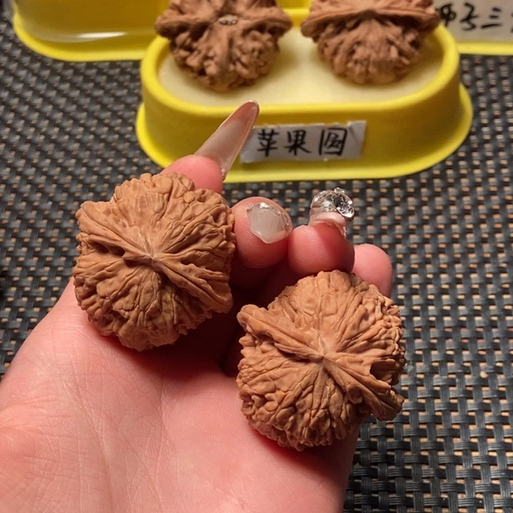 文玩核桃吊坠40全品球白毕业对