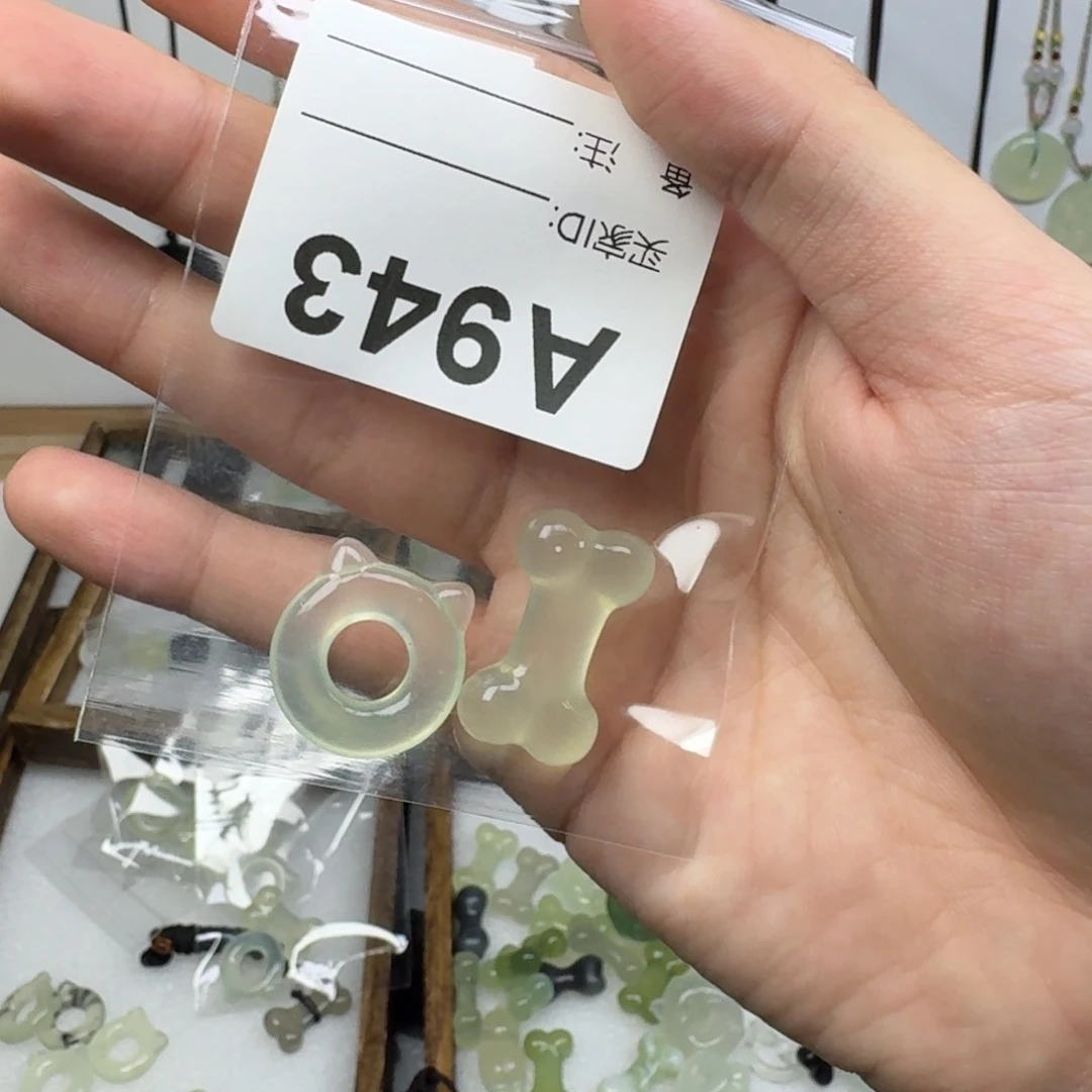 蛇纹石玉吊坠未镶嵌超****奶